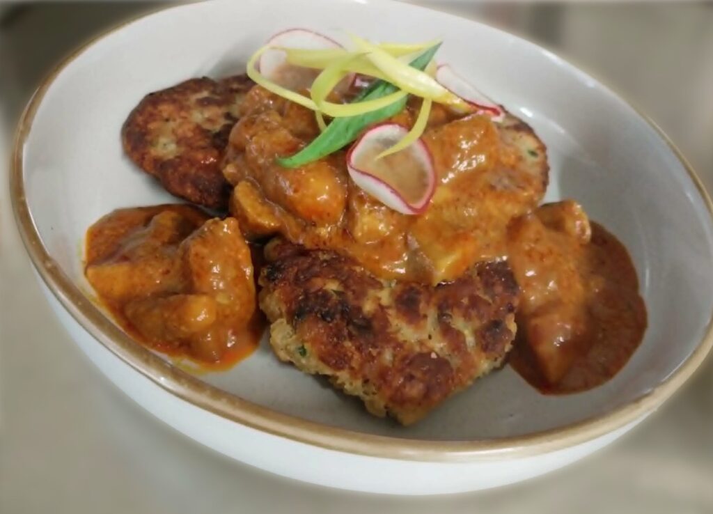 Vegetarischer Steinpilzgulasch, Kaspressknödel